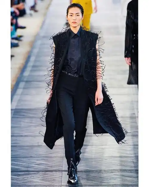 中国模特第一人刘雯宝刀已老30岁雎晓雯状态极佳,腿长2米
