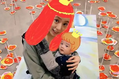 普通家庭生下双胞胎男孩,和头胎哥哥相差12岁,网友压力太大了
