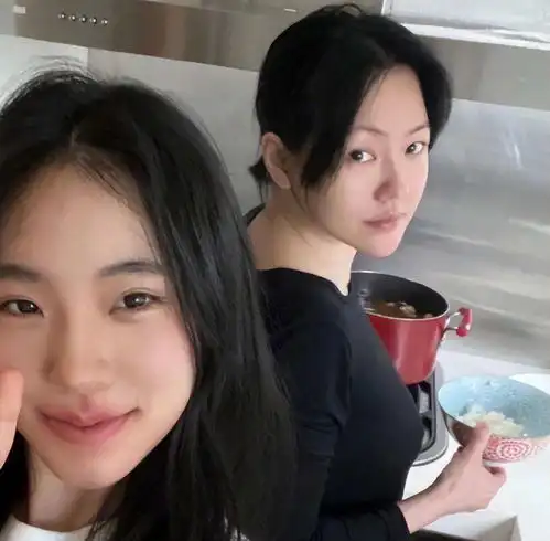 小s二女儿受访自夸真的好美,曝每天都会对镜子说你真的太美了
