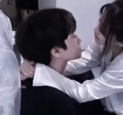 离不开你的男生,恋爱时会有这3种表现,全中说明是阳光暖男
