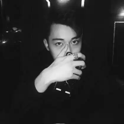 个性黑白情侣头像,也许你真的很有实力找个更好的

