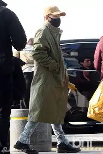 丑到炸裂bigbang权志龙穿超肥外套宽大如麻袋
