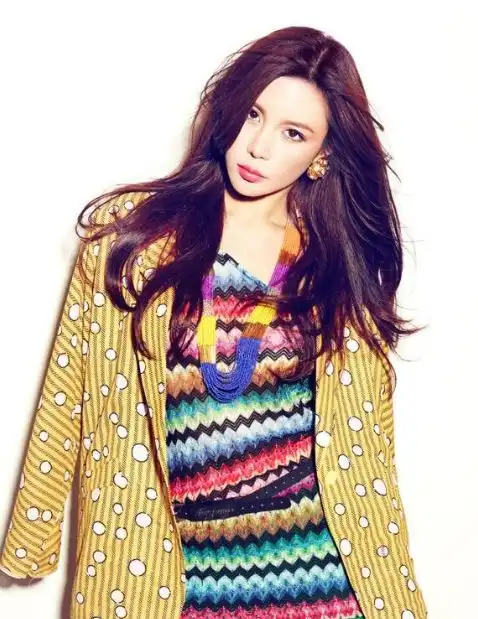 非诚勿扰愿坐宝马里哭的马诺,今嫁给外国人,依旧没坐上宝马
