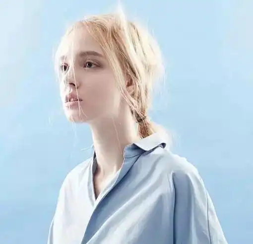 谁有这个图片对应的情侣头像,差不多也行
