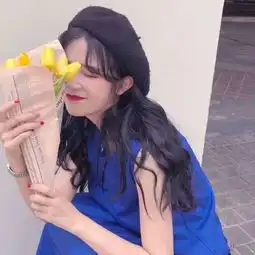 头像别说你一无所长,熬夜玩手机你是一把好手
