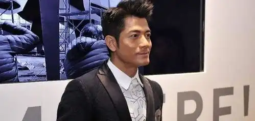 方媛为郭富城庆生,两人合照夫妻相十足,女儿的长相出人意料
