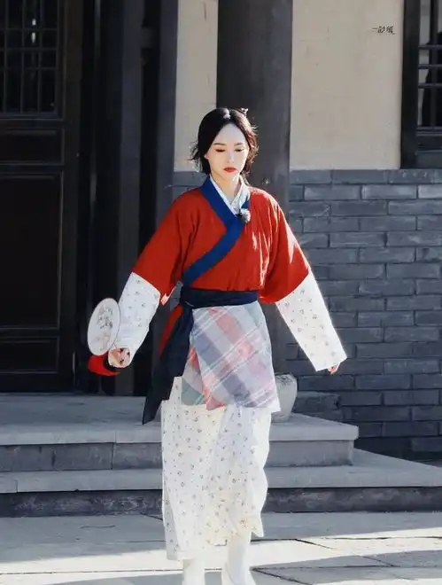 当女明星扮演佟湘玉,唐嫣张嘉倪风情万种,我被柳岩给迷住了
