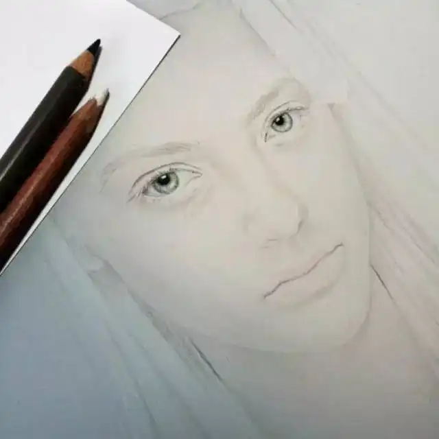彩铅竟画出如此高冷的美女

