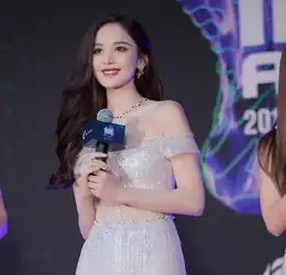 古力娜扎走红毯仙气十足,英语发音引热议,很多艺人也都吐槽
