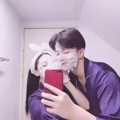 真实逗比情侣头像男女各一张最新搞怪学生气质情侣yy头像
