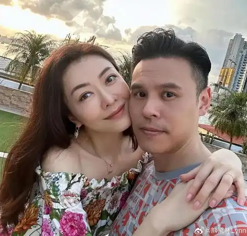 熊黛林双胞胎女儿满6岁,妹妹颜值逆袭越长越好看,高姐姐半个头
