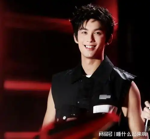 26岁吴磊小麦肤色络腮胡,大秀好身材,小孩哥变大叔像胡歌
