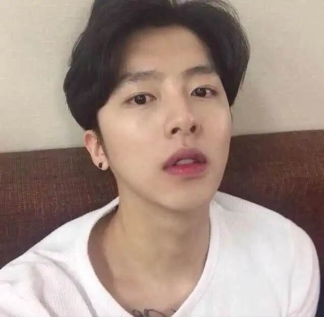 谁知道这个人叫什么名字
