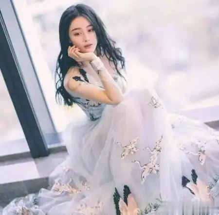 军嫂张馨予发文致敬英雄,婚后生活甜蜜,被传已秘密产女官方否认
