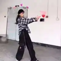 抖音发射爱心情头另类头像
