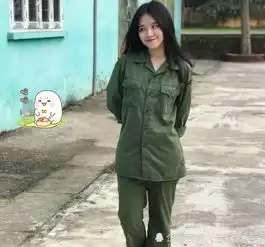 越南小姐姐因军训照走红,得知有男友后,网友只恨自己认识太晚
