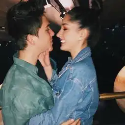 请问大家为什么景区办年卡的地方,微信收款码没有对方的头像啊
