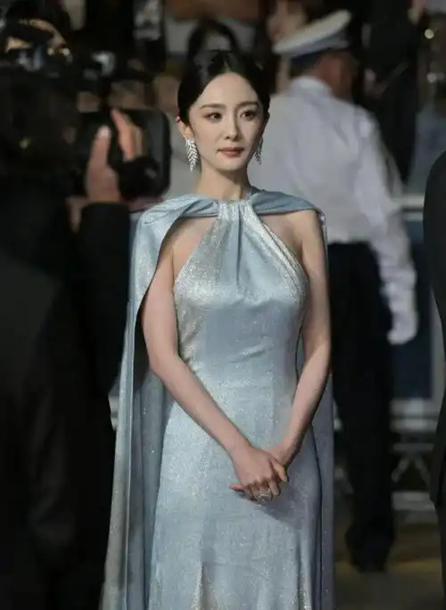 别再吹刘亦菲的瘪臀了,这6位女星的身材才是真正的风情万种
