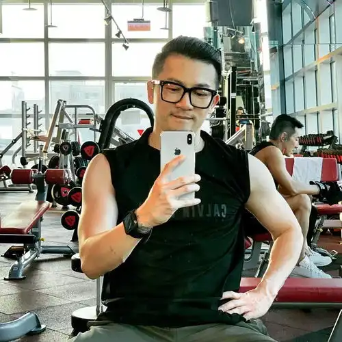 46岁苏有朋玩命健身,网友们一个个笑到发疯......
