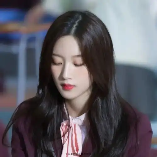 纯欲风女生头像
