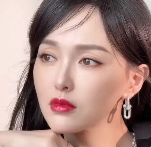 东京红毯日韩女星风情万种,但唐嫣一出场,东方美让全世界惊艳
