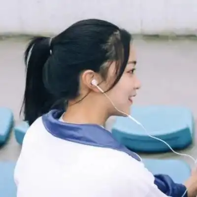 学生情侣头像一男一女穿校服qq头像情侣00后学生专用图片
