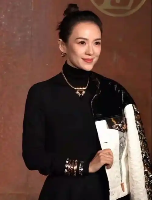 lv红毯还是要看大花舒淇一身黑风情万种,章子怡压轴太会抢镜头
