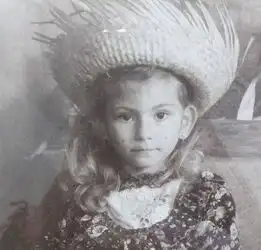 巴西真人芭比撞脸动漫人物保养秘诀竟是遛狗
