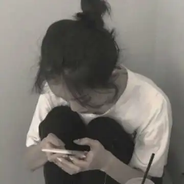 2021最火的丸子头女生头像
