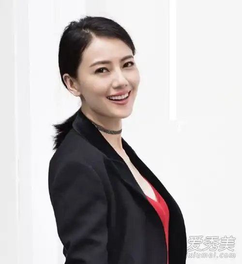 这位35岁以上的女孩仍然像年轻女孩高圆圆的千变万化的发型一样迷人赵又廷
