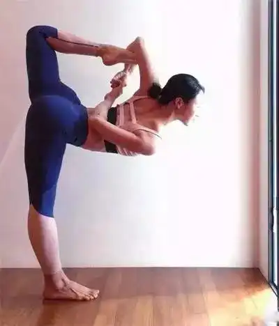 说她是ins上最美最具影响力的亚洲瑜伽女神,一点也不为过
