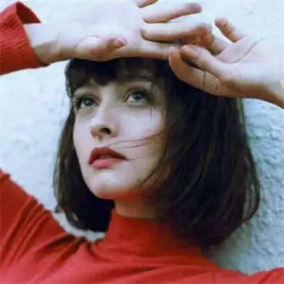 qq头像欧美女生阳光青春图片,微笑着过好2020每一天
