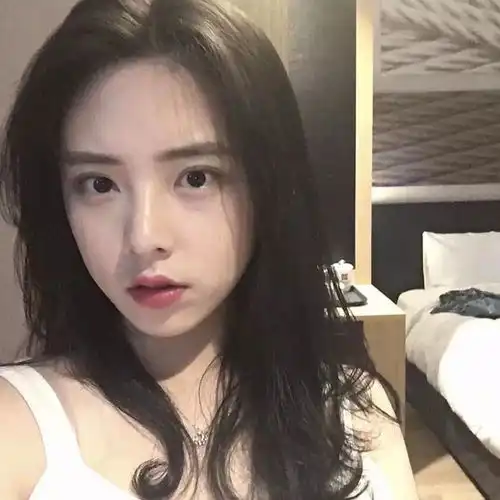 女生头像以前不回头
