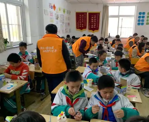 冬日暖阳照进打工子弟学校
