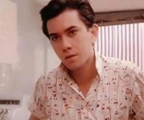 60后男星年轻时,李连杰像许光汉,周星驰有肌肉,郭富城是小鲜肉
