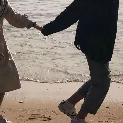 有没有那种很文艺的真人情侣头像的哇
