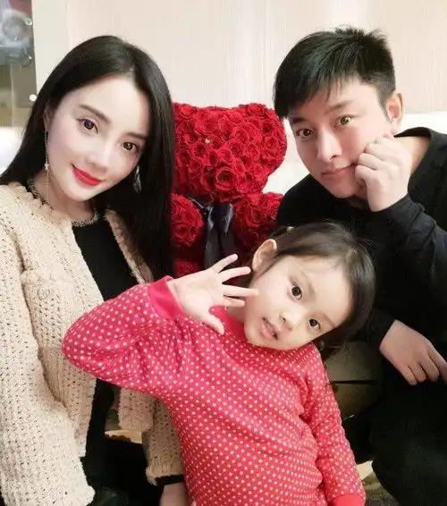 结婚纪念日李小璐深夜发文想你了,这是要和贾乃亮复合
