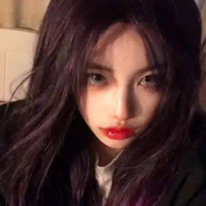 qq女生霸气头像,比较冷酷的美女
