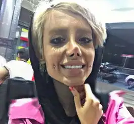 女孩整容50次欲变身安吉丽娜朱莉却被网民称作僵尸新娘
