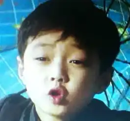 张艺兴童年照片从小嘴巴就超有戏
