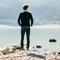 男孩的背影头像图片,背影太消瘦显得很孤独
