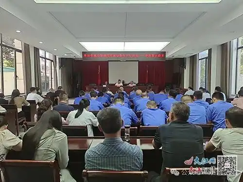 浮梁县城管局组织开展安全生产月宣传活动图
