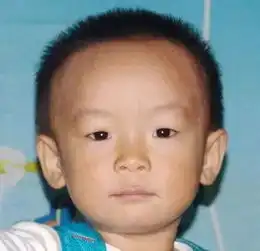 山东这6瓶印有孩子头像的矿泉水火了
