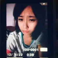 谁知道这些照片上的小边框是那么弄的额,就是边框有点像是用一个手机拍另一个手机上的照片一样
