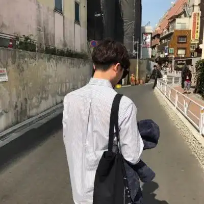 男生假装爱你的3种表现,中一个,就要当心了
