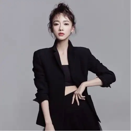 女艺人对自己身材有多苛刻吴谨言晒节假日晚餐惹人心疼
