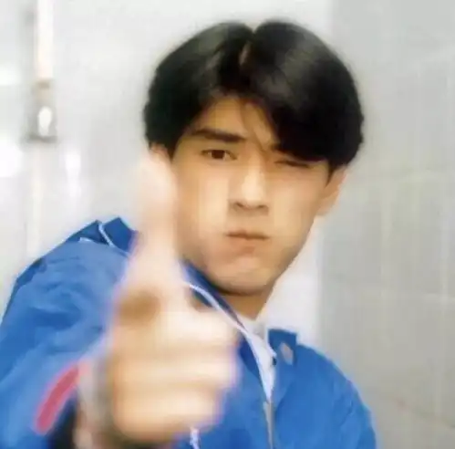 别再穿大衣牛仔裤了开春这样穿回头率200
