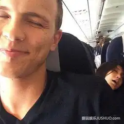 外籍男子爆出angelababy睡觉丑照飞机上张嘴熟睡
