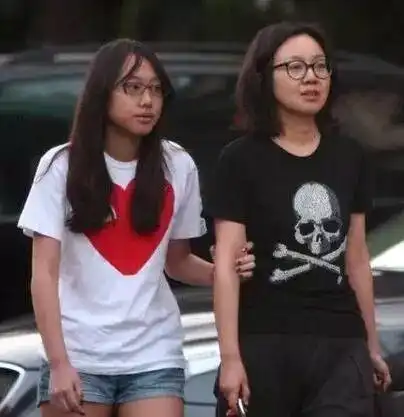 47岁的闫妮又美上天了,女人活开了到底有多惊艳
