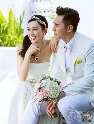 钟丽缇与小12岁男友张伦硕婚纱照曝光男帅女美
